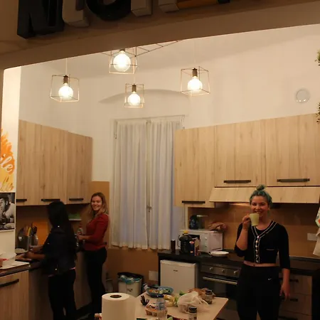 Hostel Victoria House *